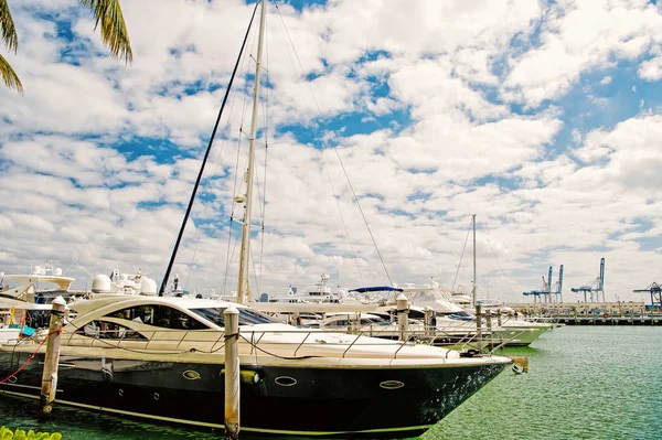 Marina em Miami Beach, Flórida, EUA — Fotografia de Stock