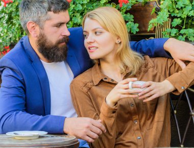 İşadamı Tarih önce şeyler biliyorum. Bul ve tarihi bir işadamı. İki aşk sit kafe Teras sonra kahve keyfini çıkarın. İşadamı ile dating kız. İşadamı kalma. Kaç sarılma Cafe Teras