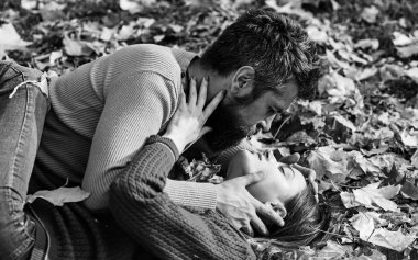 Kız ve sakallı adam ya da tarihi kucaklaşmak mutlu lovers