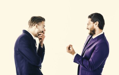 İletişim ve iş kavramı. Erkeklerde takım elbise veya iş pa