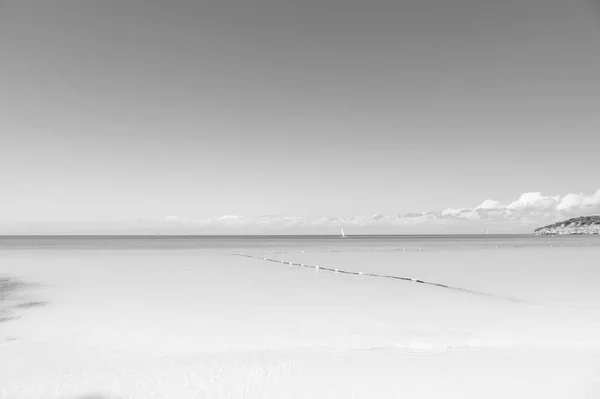 Playa de mar o mar con arena, agua turquesa en antigua — Foto de Stock