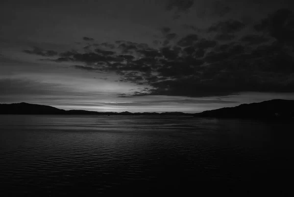 Sea in evening dusk in Bergen, Norway. Traveling with adventures to beautiful Norway. Seascape after sunset. Dramatic sky over sunset sea water. sunrise. Beauty of nature. Wanderlust and vacation — Stock Photo, Image