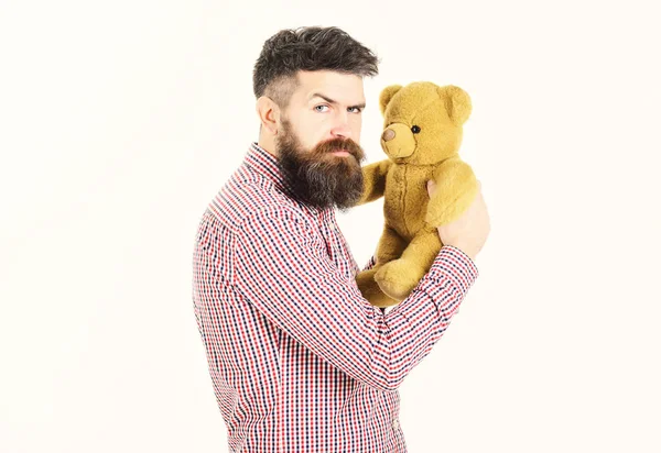 Cara com barba não gosta de compartilhar brinquedo macio . — Fotografia de Stock