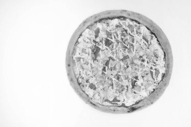 Baharatlı ve soslu pizza. Yemeği götür.