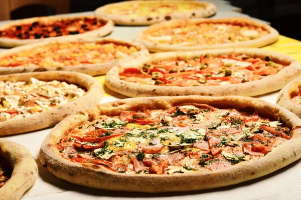Take away food with various ingredients and crunchy edges — Stock Image Take away food with various ingredients and crunchy edges Stock Photo