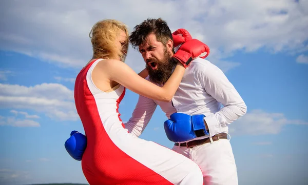 Learn how to defend yourself. Man and woman boxing gloves fight blue sky background. She knows how to defend herself. Girl confident in her strength and power. Struggle for equality rights. Exact hit — Stock Photo, Image