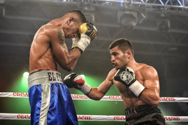 Kiev, Ukrayna - 16 Eylül 2017: Sparta boks Haritayı dahil altı sıralaması mücadele. Milli Güvenlik'Olimpiyskiy, Kiev, Ukrayna sıralaması için kavga sırasında halka tanımlanamayan bir boksörler