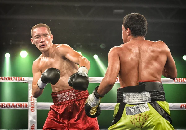 乌克兰基辅 2017年9月16日 斯巴达拳击表演包括六级战斗 在乌克兰基辅 Olimpiyskiy 的比赛中 一名身份不明的拳击手在拳击场上争夺名次 — 图库照片