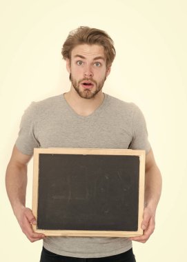 adam ya da şaşırmış adam beyaz arka plan üzerinde izole blackboard holding