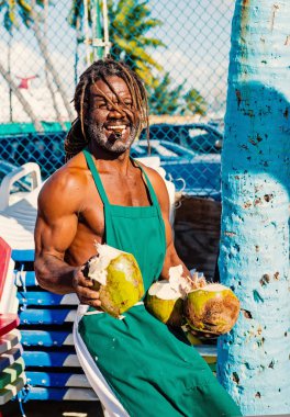 Adam kırma Hindistan cevizi