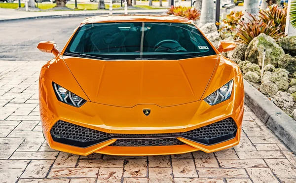 Supercarro Lamborghini Aventador laranja — Fotografia de Stock