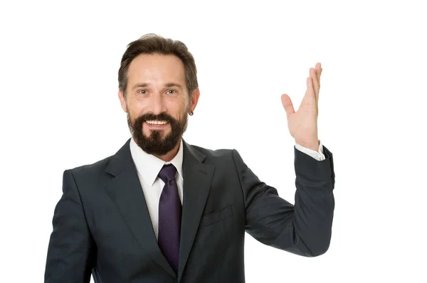 男は成熟した正式なスーツを髭。ビジネスマンかマネージャーは方向を示す。その広告を見てください。ビジネス広告を指す。白に隔離された人間の指差指広告を指す — ストック写真