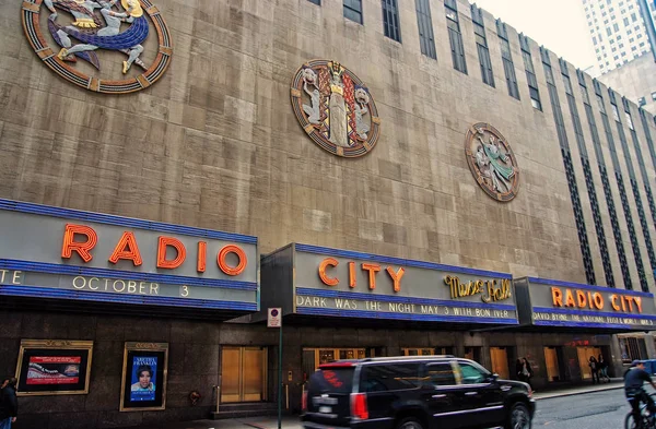 建筑外墙的无线电城音乐厅，纽约，美国 — 图库照片