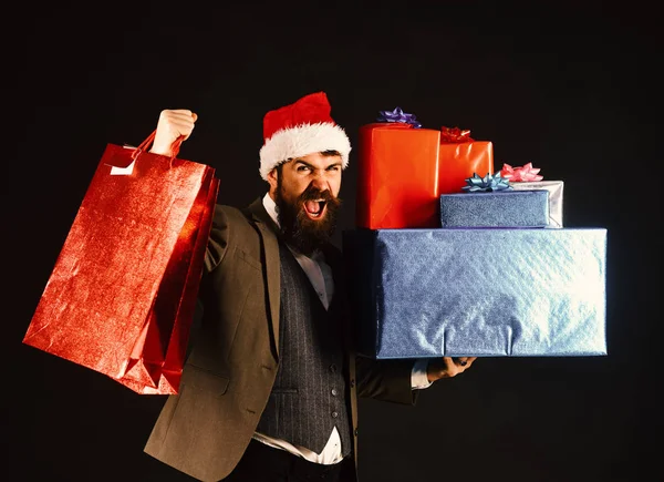 Менеджер з бородою і купою подарунків. Чоловік у костюмі — стокове фото