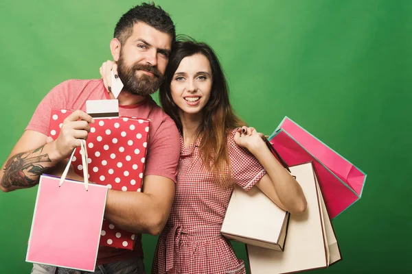 Macho y bonita dama con bolsa de compras y caja —  Fotos de Stock