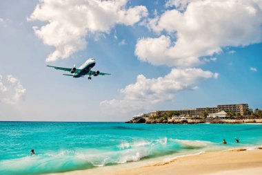 insanlar ve st açılış uçakta. Maarten. Maho beach