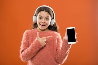 Bir dinle hak en iyi müzik apps. Kız çocuğu dinle müzik modern kulaklık ve smartphone. Ücretsiz dinle. Müzik aile abone ücreti almak. Milyon-in şarkı erişimi. Müzik konsepti keyfini çıkarın