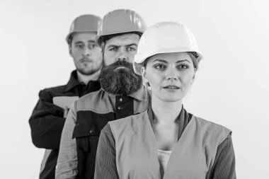 Mimarlar, inşaatçılar sakin yüzler, izole beyaz arka plan ile takım.