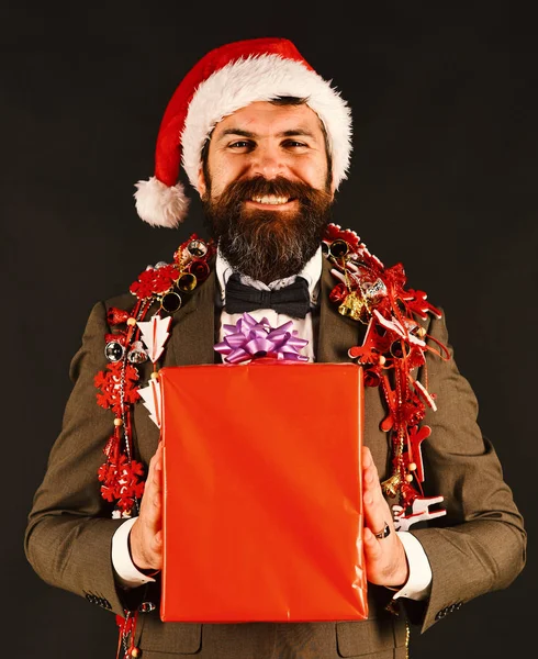 Concetto di decorazioni di Capodanno. Uomo d'affari con la faccia felice — Foto Stock