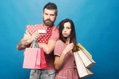 Sakal ve güzel Bayan ciddi yüzü olan adam