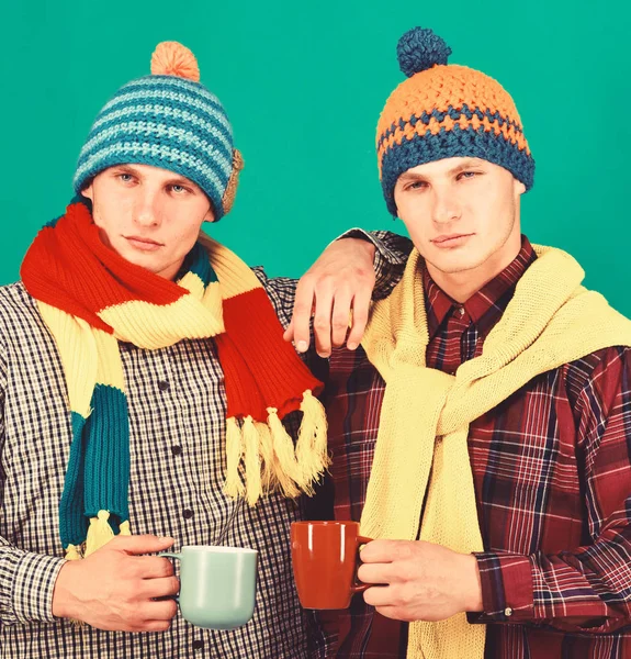 Twins with serious faces hold cups. Autumn season and friendship — Stock Photo, Image