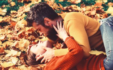 Kız ve sakallı adam ya da tarihi kucaklaşmak mutlu lovers