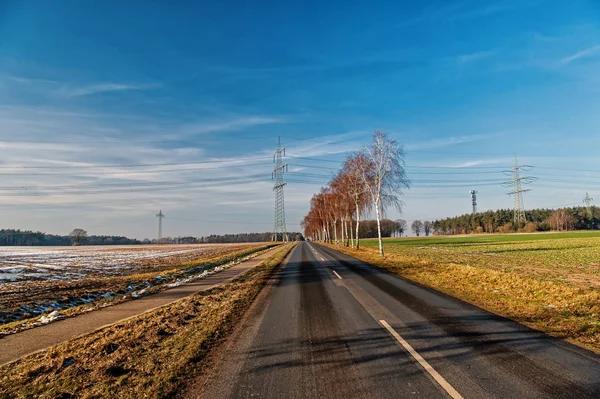 Strada asfaltata in campagna — Foto Stock