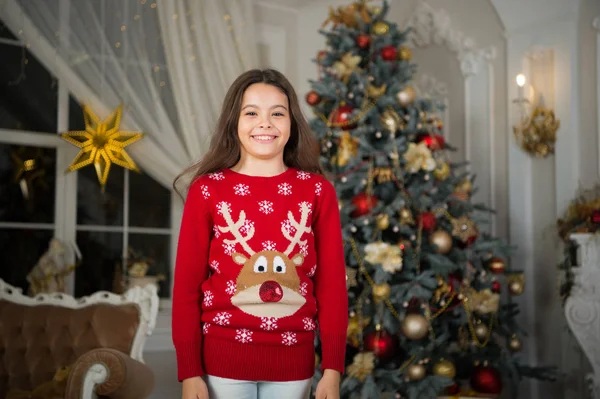 The morning before Xmas. New year holiday. Happy new year. small happy girl at christmas. Christmas. Kid enjoy the holiday. little child girl likes xmas present. Christmas composition. happiness — Stock Photo, Image