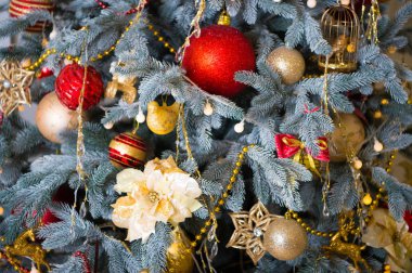 Mutlu Noeller ve mutlu tatiller. Yeni Yılınız Kutlu Olsun. Xmas önce sabah. Yeni yıl tatili. Noel. Güzel bir şekilde dekore edilmiş ağaç oyuncaklar. Noel kompozisyon. En güzel hediye. Noel ruh hali