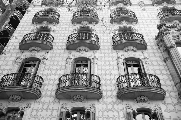 Balconies on Casa Ramos building facade in Barcelona. Modernist architecture and style. Design structure of Barcelona houses. Travelling and vacation — Stock Photo, Image