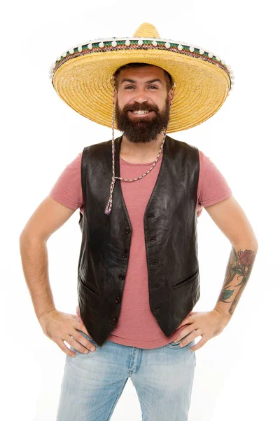 Man met baard vrolijke kerel slijtage sombrero Mexicaanse hoed. Mexicaanse partij concept. Traditionele Mexicaanse vakantie vieren. Laat veel plezier. Mexicaanse kerel gelukkig feestelijke outfit klaar om te vieren — Stockfoto