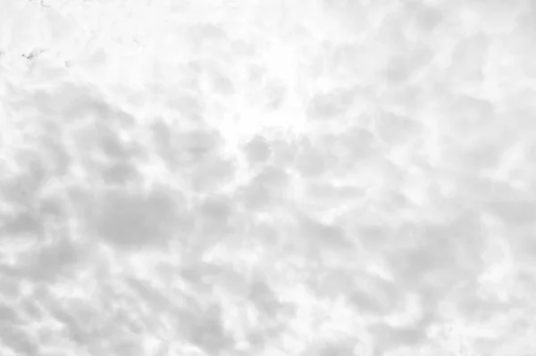 Πρόγνωση καιρού συννεφιασμένο ουρανό. Γκρίζο ουρανό σύννεφα. Φαίνεται ότι πρόκειται να είναι βροχερή μέρα. Υφή φόντου συννεφιασμένο ουρανό. Ζοφερή ουρανό ο καιρός. Συμβουλές για πιο αναλυτική Πρόγνωση καιρού — Φωτογραφία Αρχείου