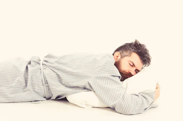 Hombre con el sueño cabello desordenado, sueño pesado, fondo blanco . — Foto de Stock