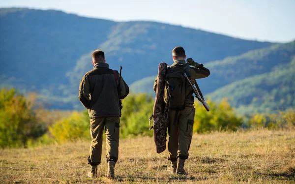 Hunters rifles nature environment. Hunter friend enjoy leisure. Hunters friends gamekeepers walk mountains background. Hunting with partner provide greater measure safety often fun and rewarding — Stock Photo, Image