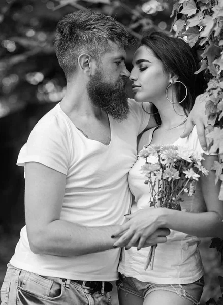 Man bearded hipster hugs gorgeous girlfriend. Couple love romantic date nature park background. Love relations romantic feelings. Gentle kiss. Couple in love going to kiss. Pleasant romantic kiss — Stock Photo, Image
