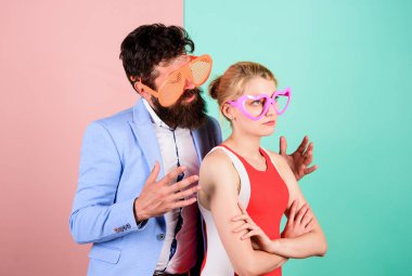 İlişkilerde sorunlar. Erkek ve kadın dostluğunu. Hippi. Görevliler