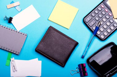 İleti örneği, m-cüzdan ve hesap makinesi. Kartvizit boş alan içeren