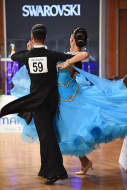 Stuttgart, Almanya - 15 Ağustos 2015: 15 Ağustos 'ta Almanya' nın Stuttgart kentinde düzenlenen Grand Slam Açık Şampiyonası sırasında dans pozu veren kimliği belirsiz bir çift