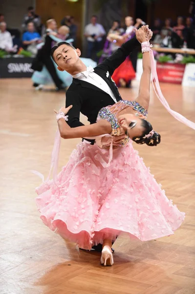 Stuttgart Alemanha Agosto 2015 Casal Dança Não Identificado Uma Pose — Fotografia de Stock