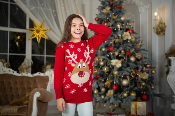 Small happy girl at christmas. Christmas. Kid enjoy the holiday. Happy new year. morning before Xmas. New year holiday. little child girl likes xmas present. Christmas party time. favorite sweater — Stock Photo, Image