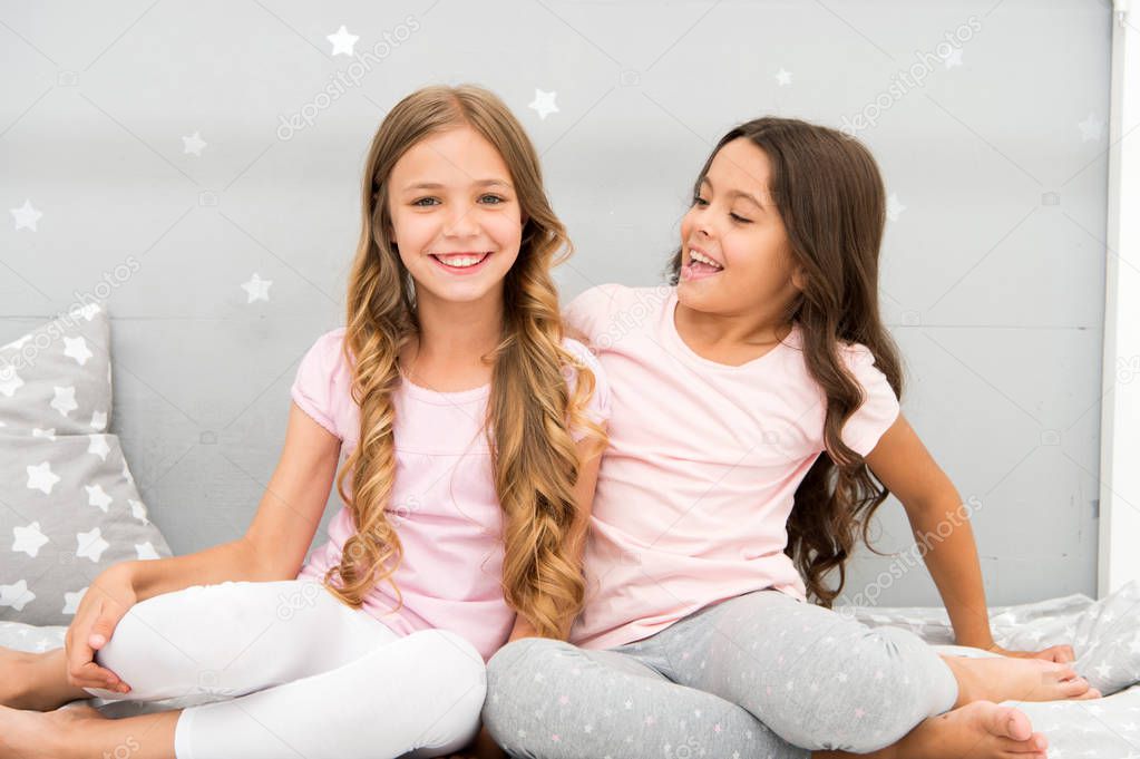 Girls sisters spend pleasant time communicate in bedroom. Sisters older or younger major factor in siblings having more positive emotions. Benefits having sister. Awesome perks of having sister