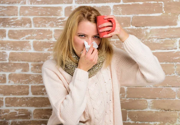 Tips how get rid of cold. Remedies should help beat cold fast. Woman feels badly ill sneezing. Cold and flu remedies. Girl in scarf hold tissue or napkin suffer headache. Runny nose symptom of cold — Stock Photo, Image