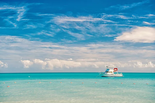 Marine of Antigua St. Johns with boat on blue water — Stock Photo, Image