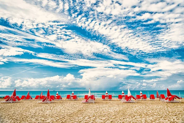 Beach at sunny summer day at miam — Stock Photo, Image