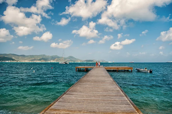 Pier with wooden deck in sea in Philipsburg, St Maarten — Stock Photo, Image