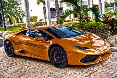 Turuncu lüks spor araba Lamborghini Aventador