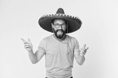 Gelenek kutlamak. Adam gülümseyen yüz fötr şapka kutlayarak, sarı arka plan üzerinde. Sakallı adam fötr şapka şenlikli görünüyor. Fest ve tatil kavramı. Adam kutlama partisinde şenlikli ruh hali