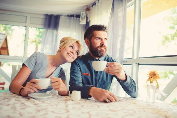 Girl with happy face fall in love with bearded man — Stock Photo, Image
