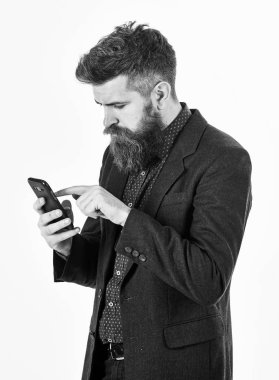 Kötü haber kavramı. Sakallı adam kötü haber hakkında onun hatası vardır.