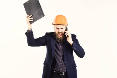 Mühendislik ve geliştirme kavramı. Mimar ya da kızgın bağırır ve cep telefonu tutar. İnşaat Mühendisliği